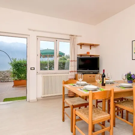 Apartamento Casa Elka View And Pool By Garda Domus Mea